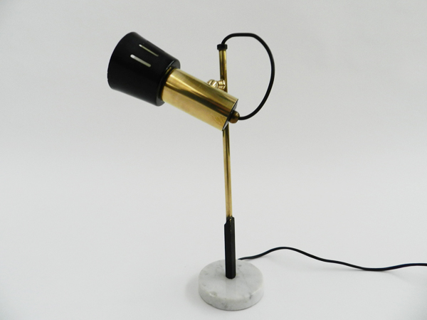 Adjustable table lamp