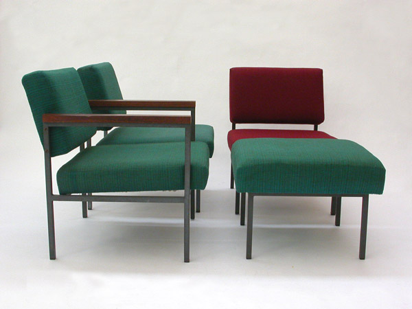 Set of chairs