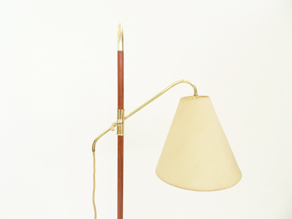 Adjustable floor lamp