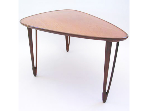 Boomerang coffee table