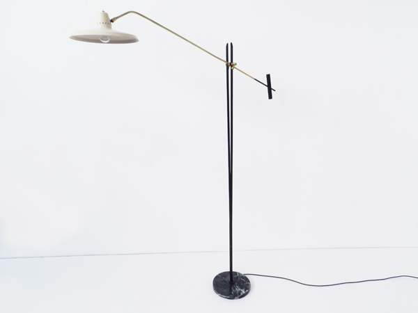 Adjustable floor lamp