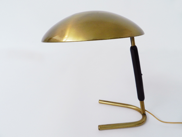Desk or table lamp