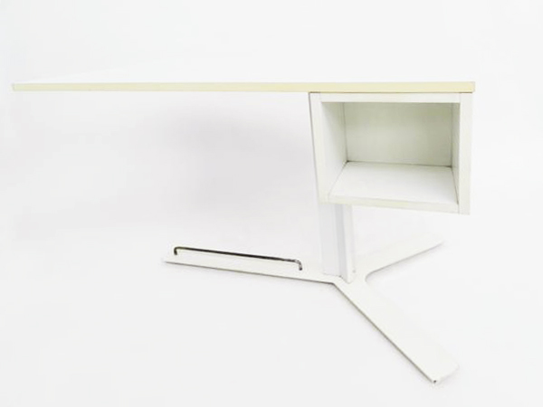 Minimal desk