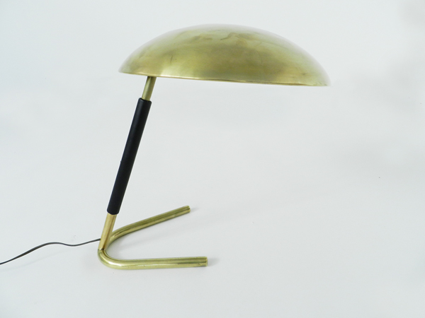 Desk or table lamp