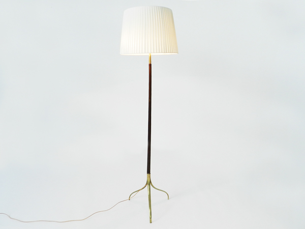 Elegant three feet floor lamp