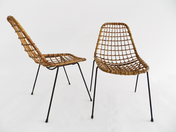 8 Rattan chairs and coffee table