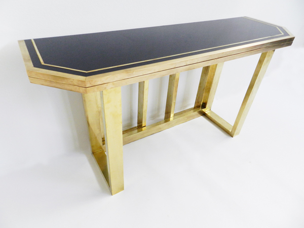 Consolle or pliable table