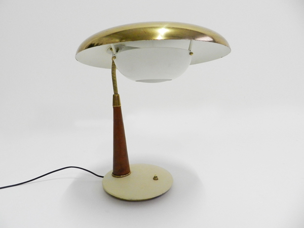 Adjustable table lamp