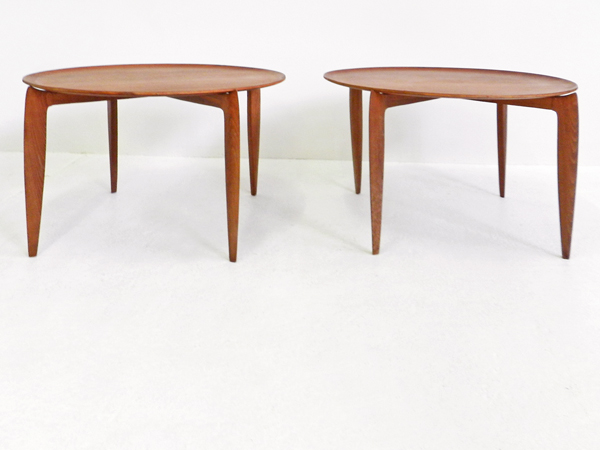 Pair of folding Tables