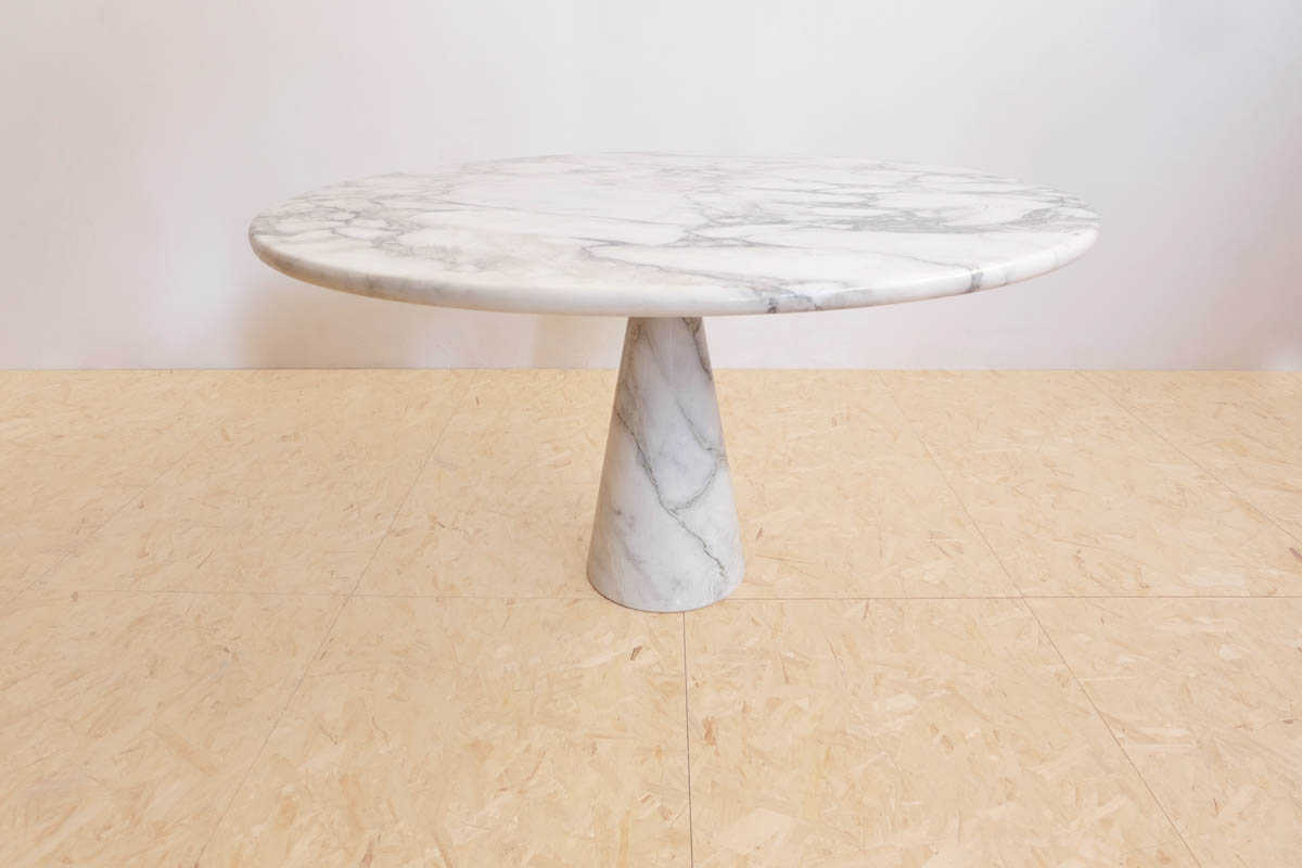 Table from the serie Eros