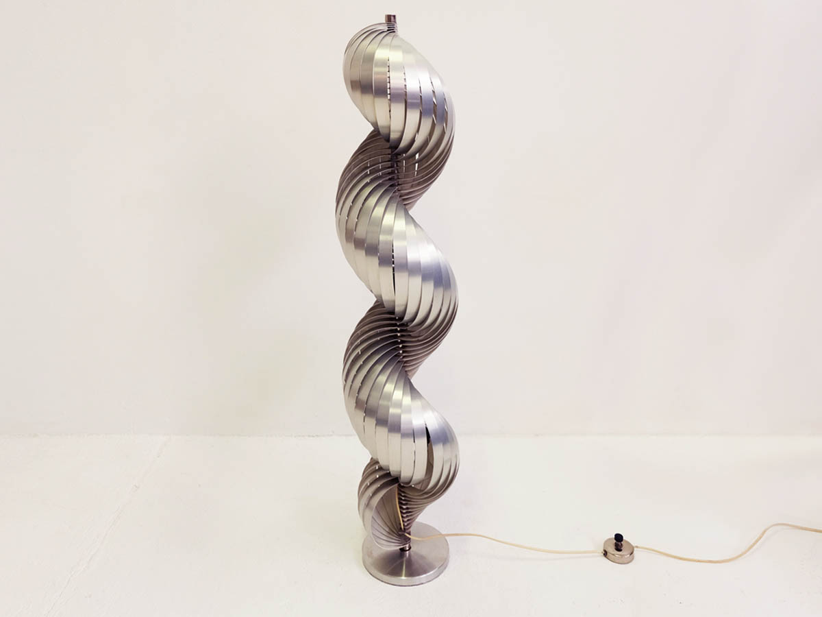 Spiral floor lamp