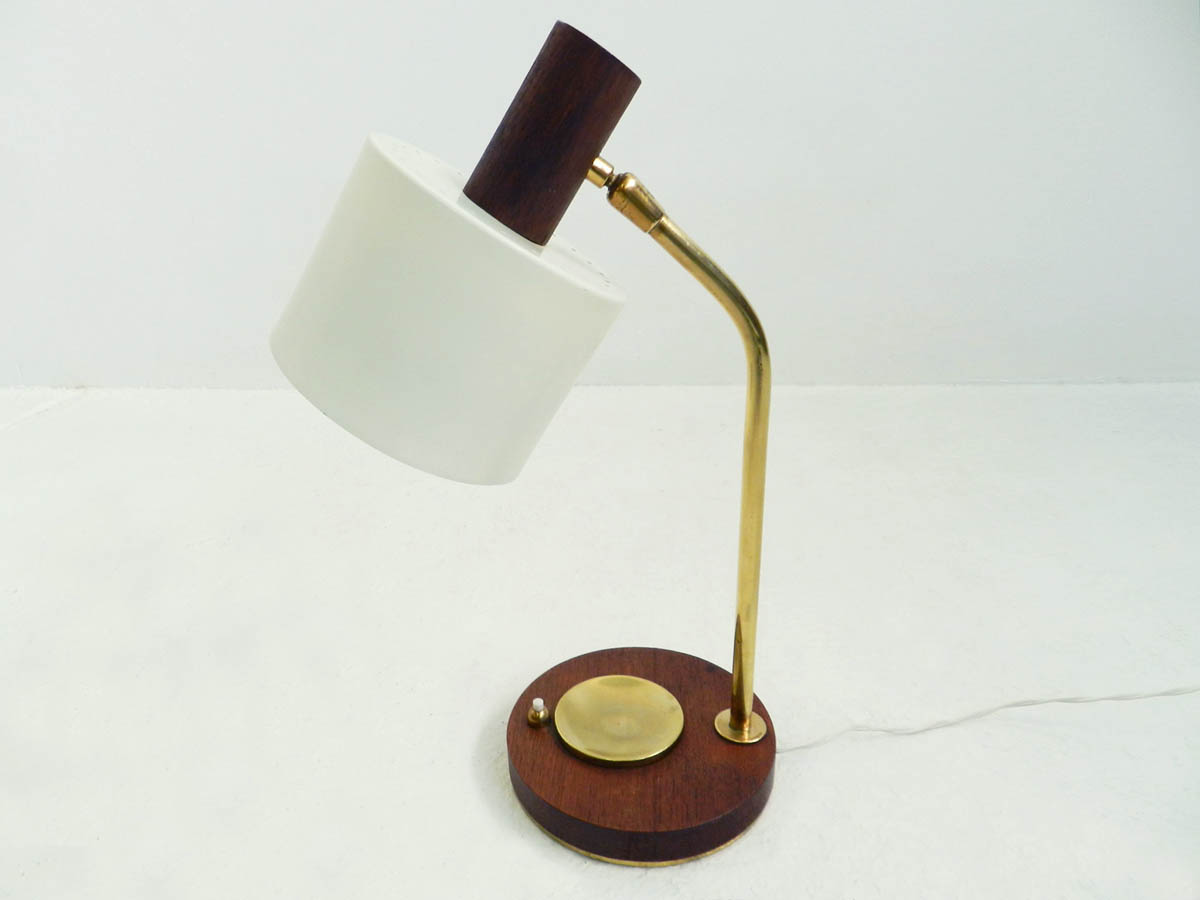 Desk lamp