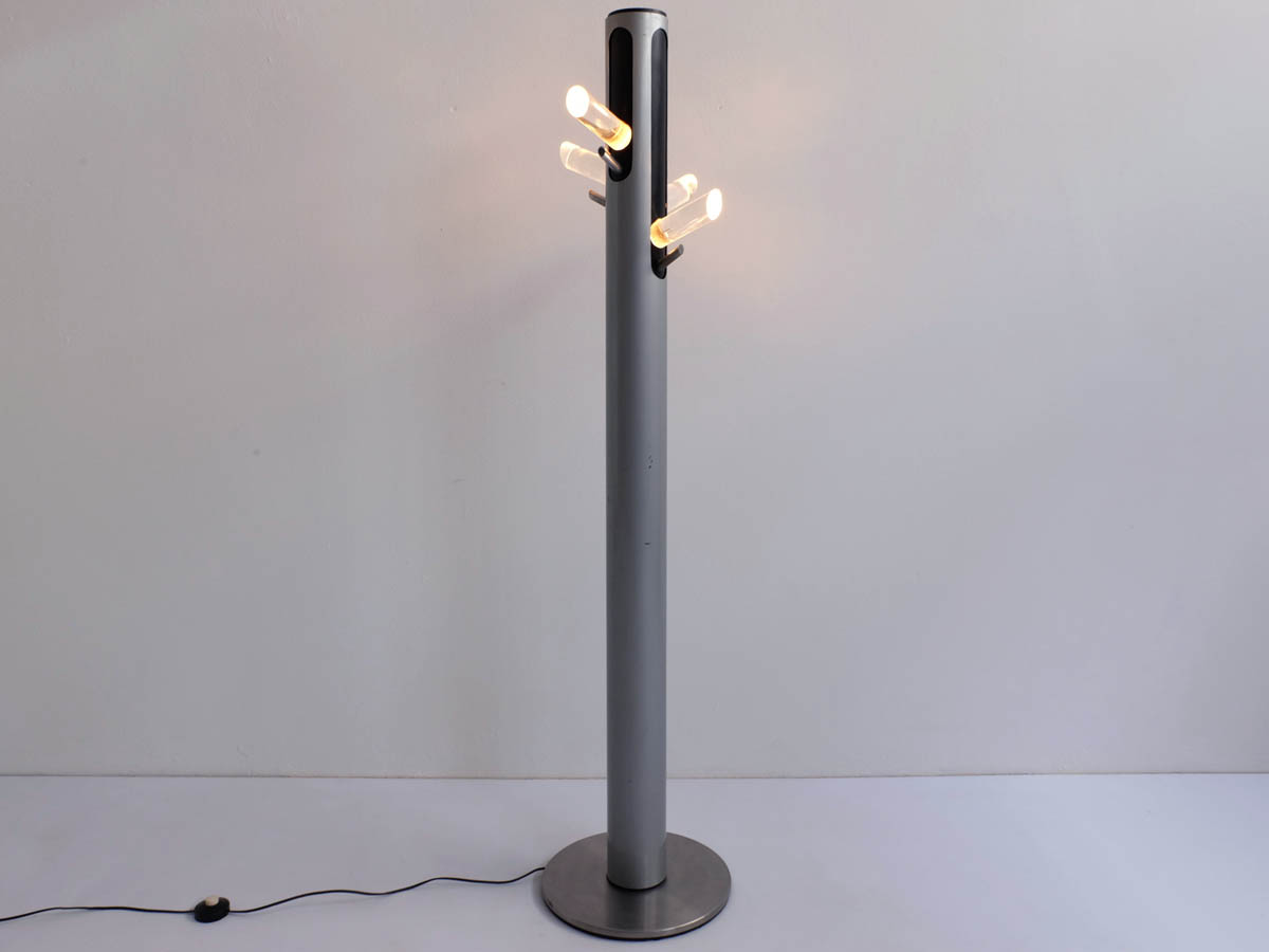 Illuminable coat stand