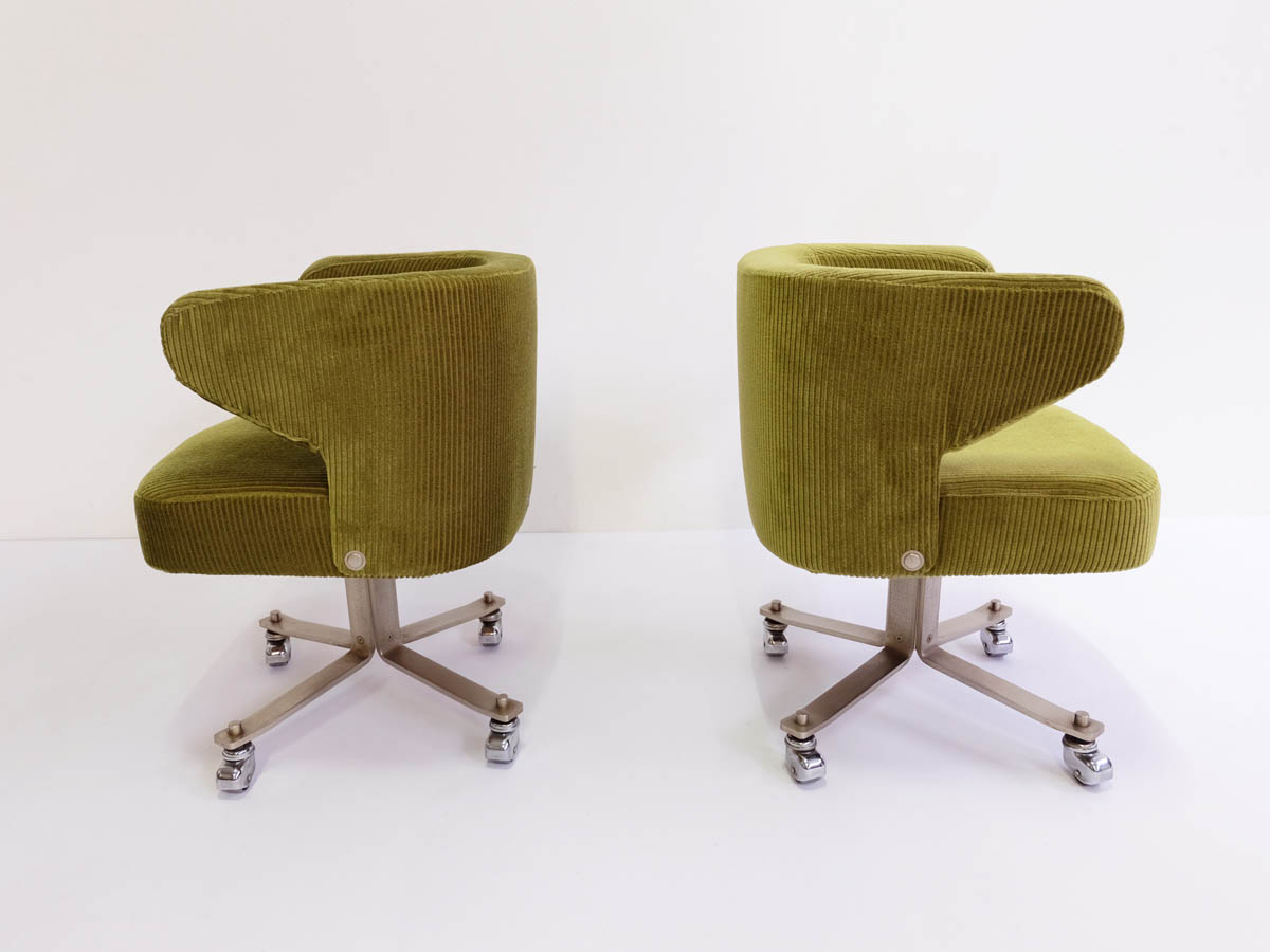 4 Revolving shell armchairs