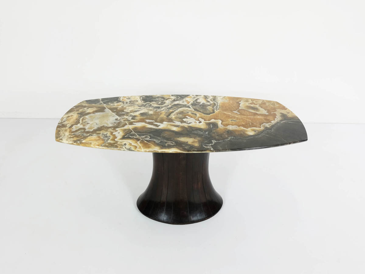 Important onyx coffee table