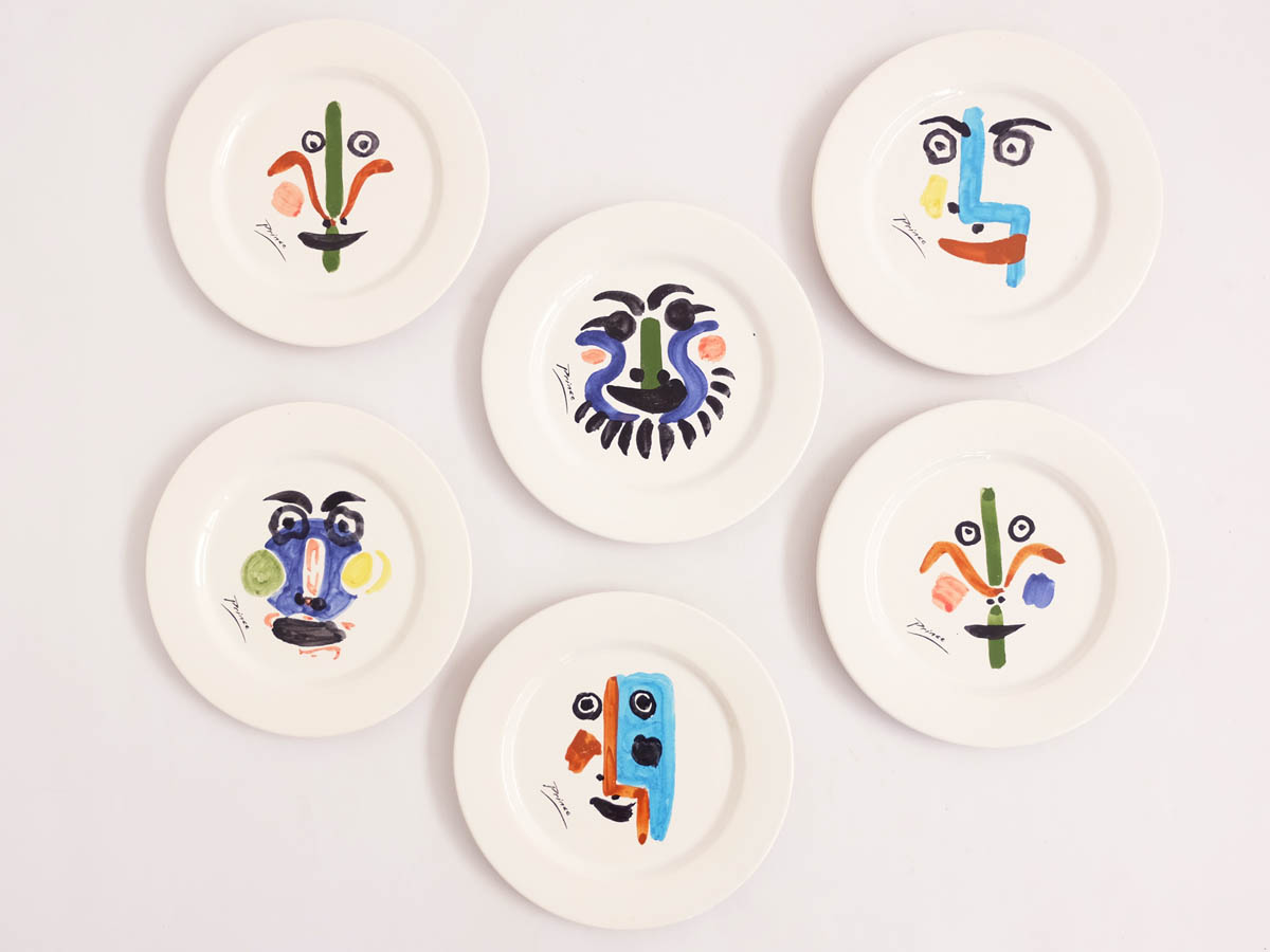 Happy faces placeholder dishes