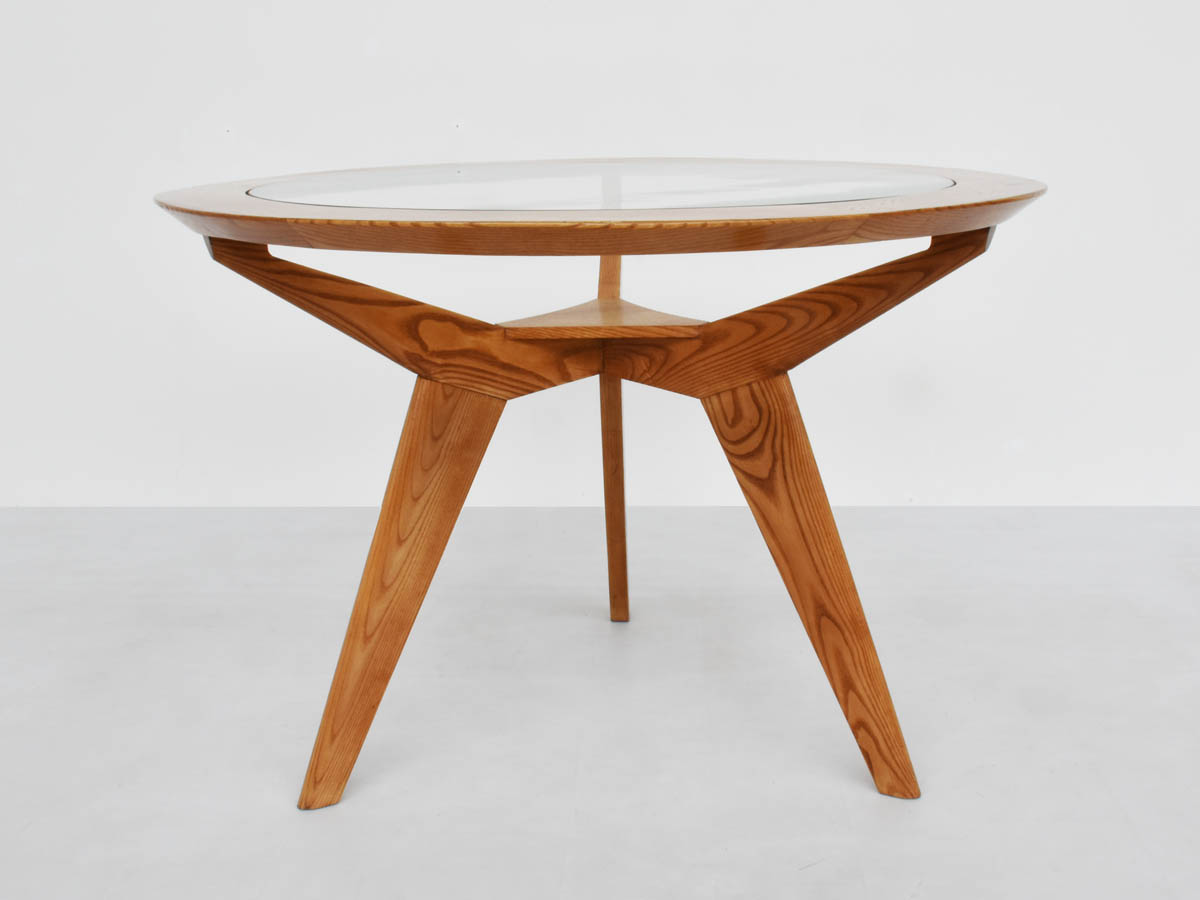 Table architecturale en bois de pin très grainé