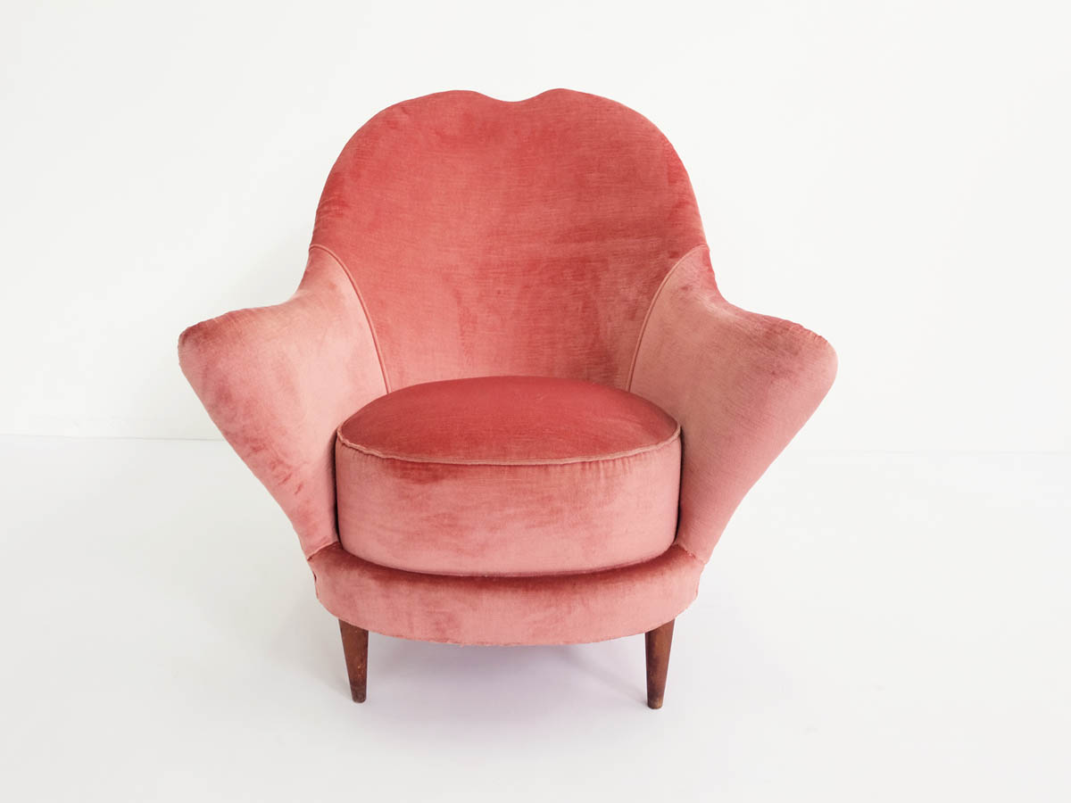 Feminine pale rose velvet armchair