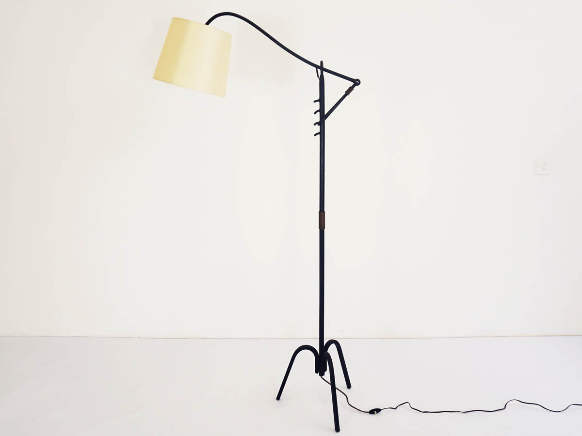 Adjustable floor lamp