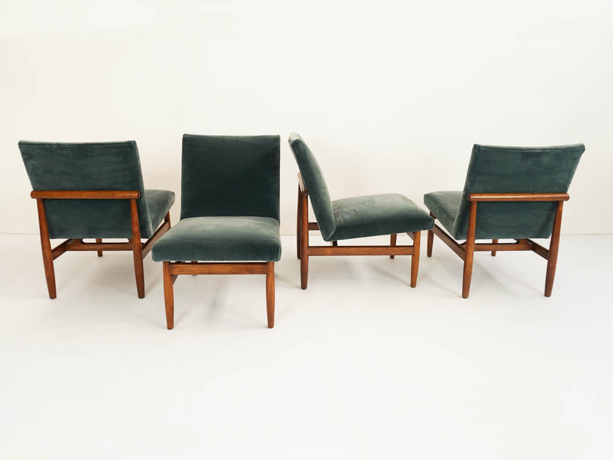 4 Elegant Small Lounge Chairs