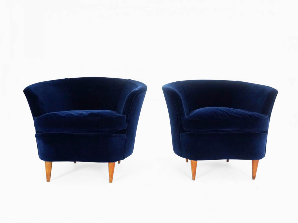 Pair of comfortable "Shell" armchairs