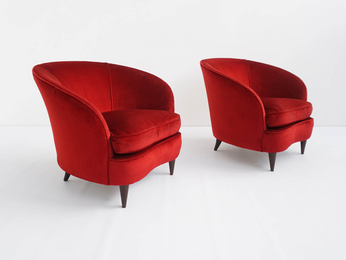 2 Comfortable "Shell" armchairs