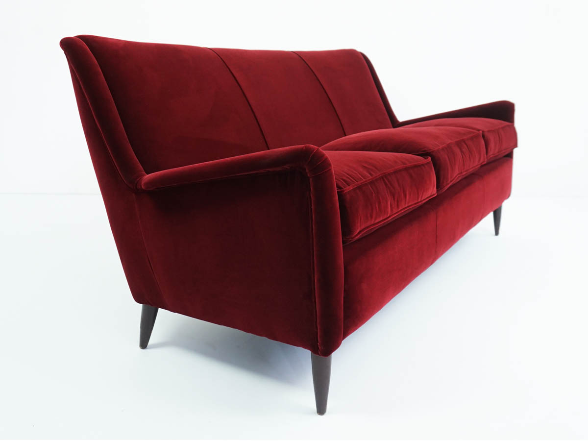 Comfortable three-seater Red Velvet Sofa – Demosmobilia