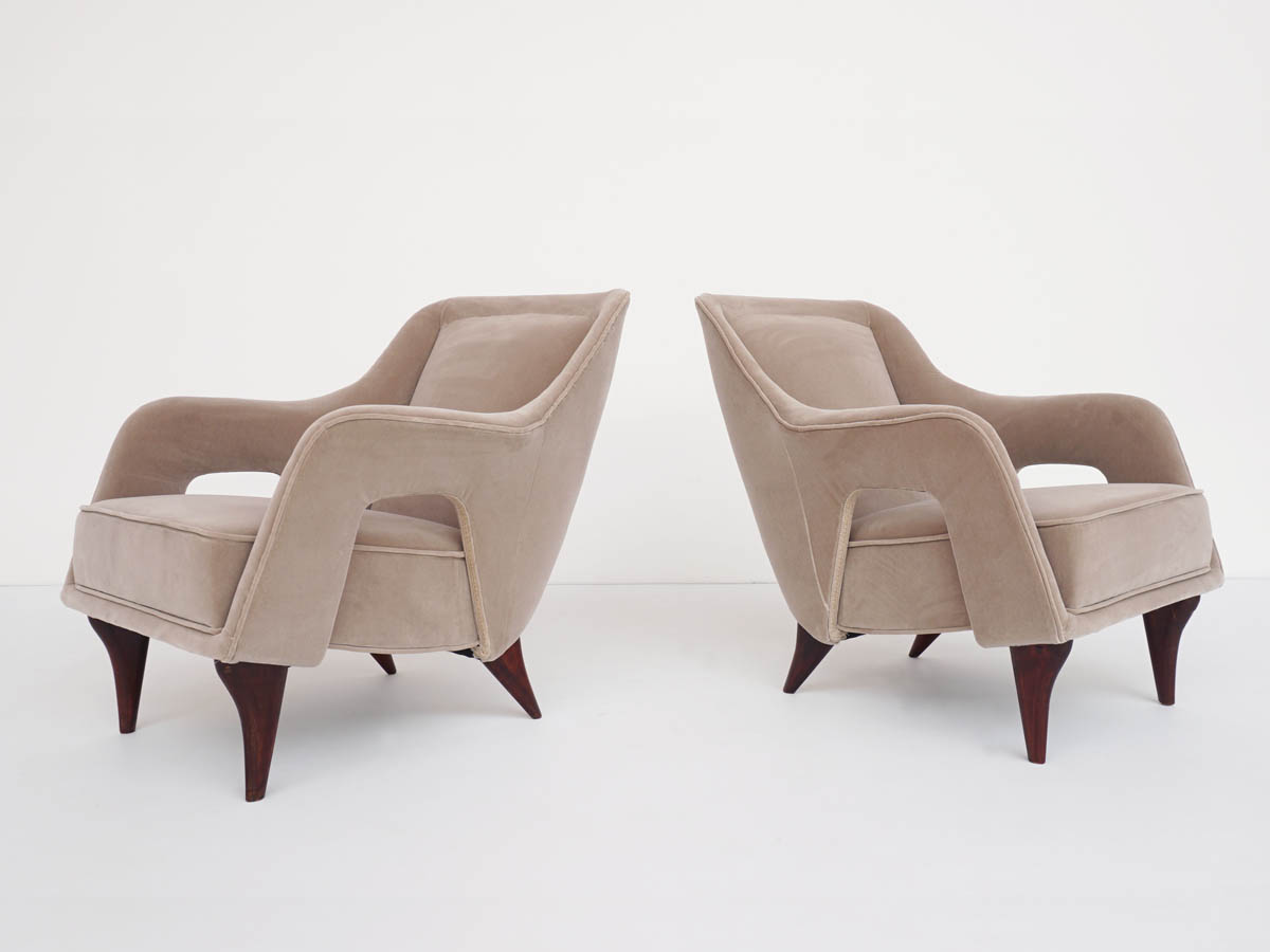 2 Armchairs of Italian Production 1950 in Dove Grey Velvet