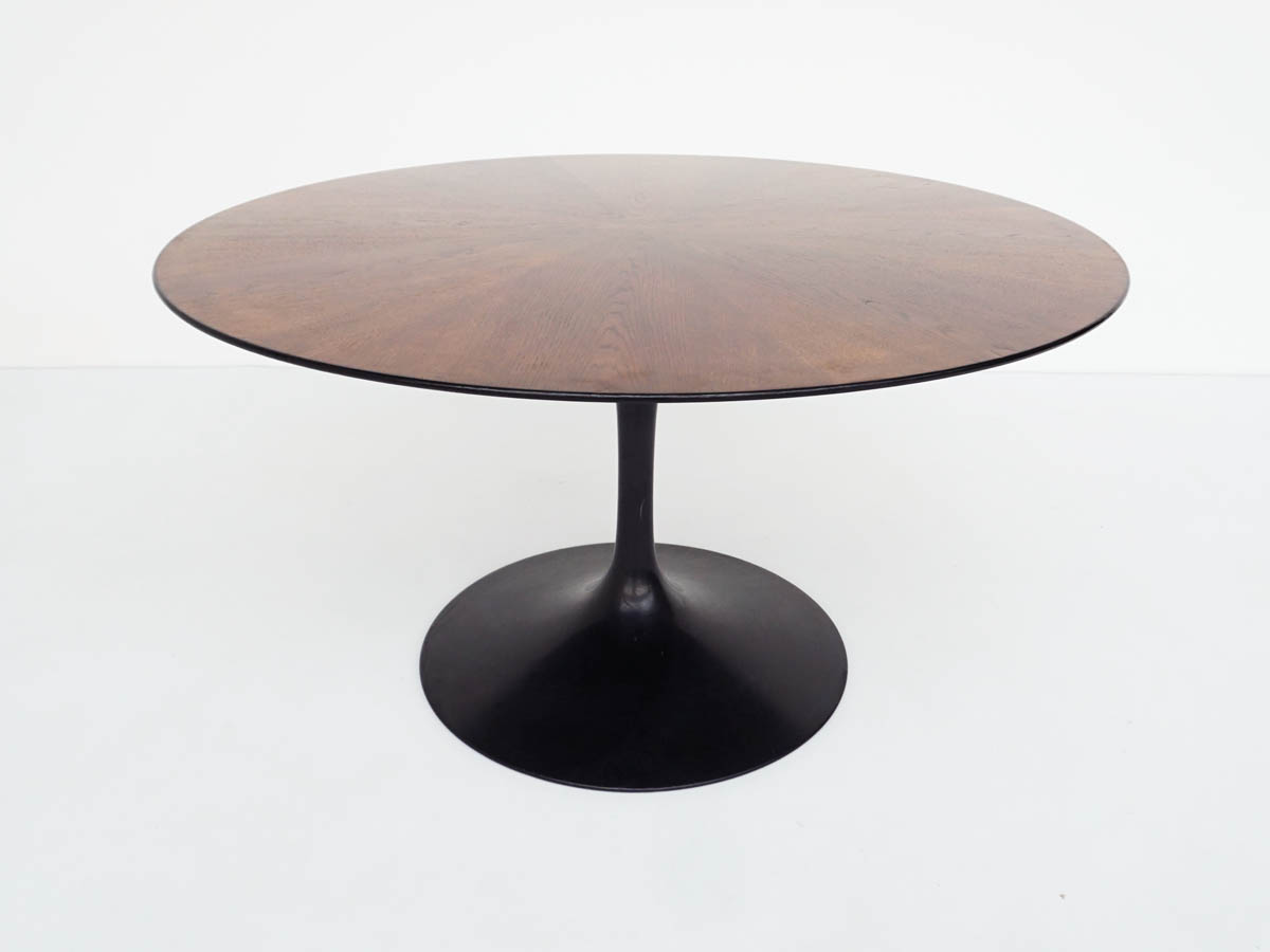 Black Dining Round Table mod. Tulip in Tobacco Stained Oak Wood