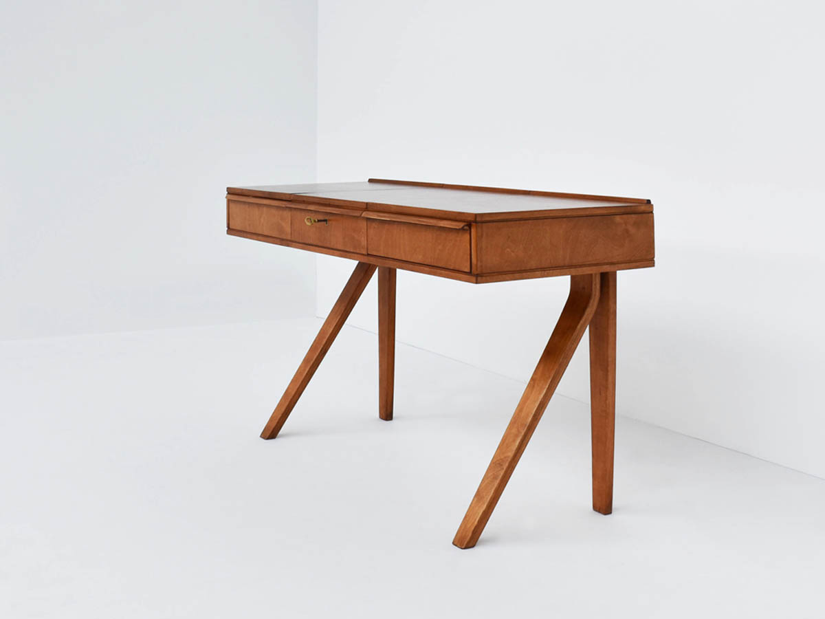 Skandinavische moderne Eitelkeiten Schreibtisch aus Sperrholz