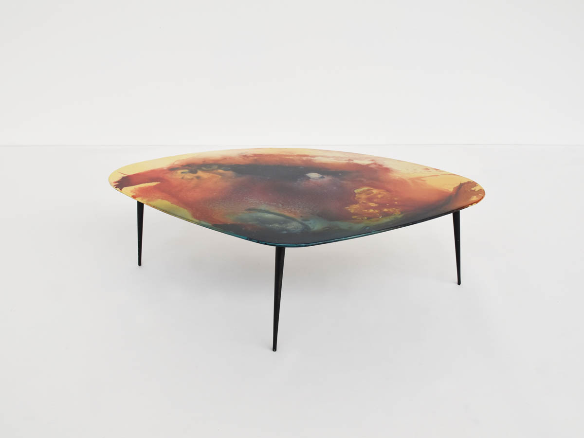 Tavolino Ovale con Grande Spalsh Liquido "Concetto Spaziale"