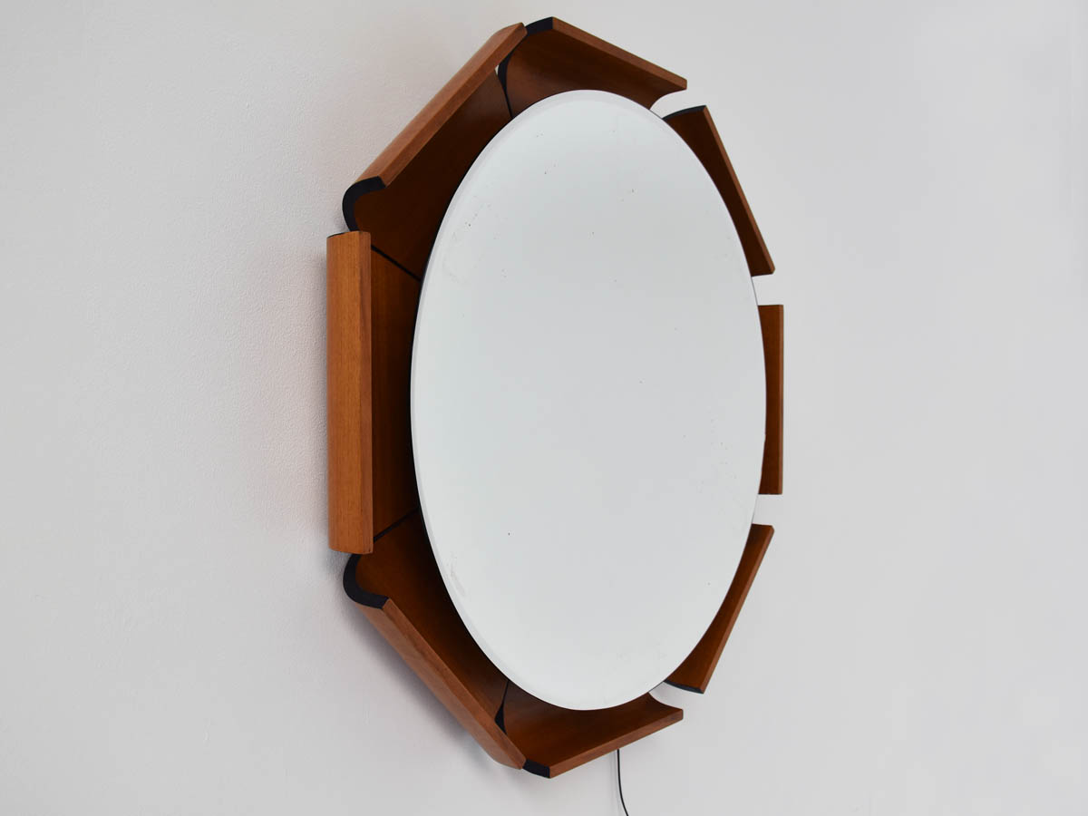 Specchio Retro Illuminabile in Legno Curvato di Teak