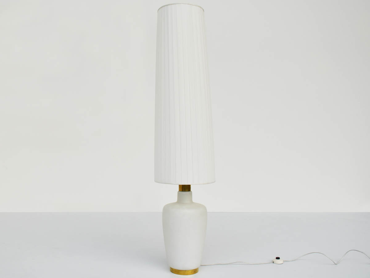 Large Elegant Floor Lamp in Milky Glass, Brass and Silk