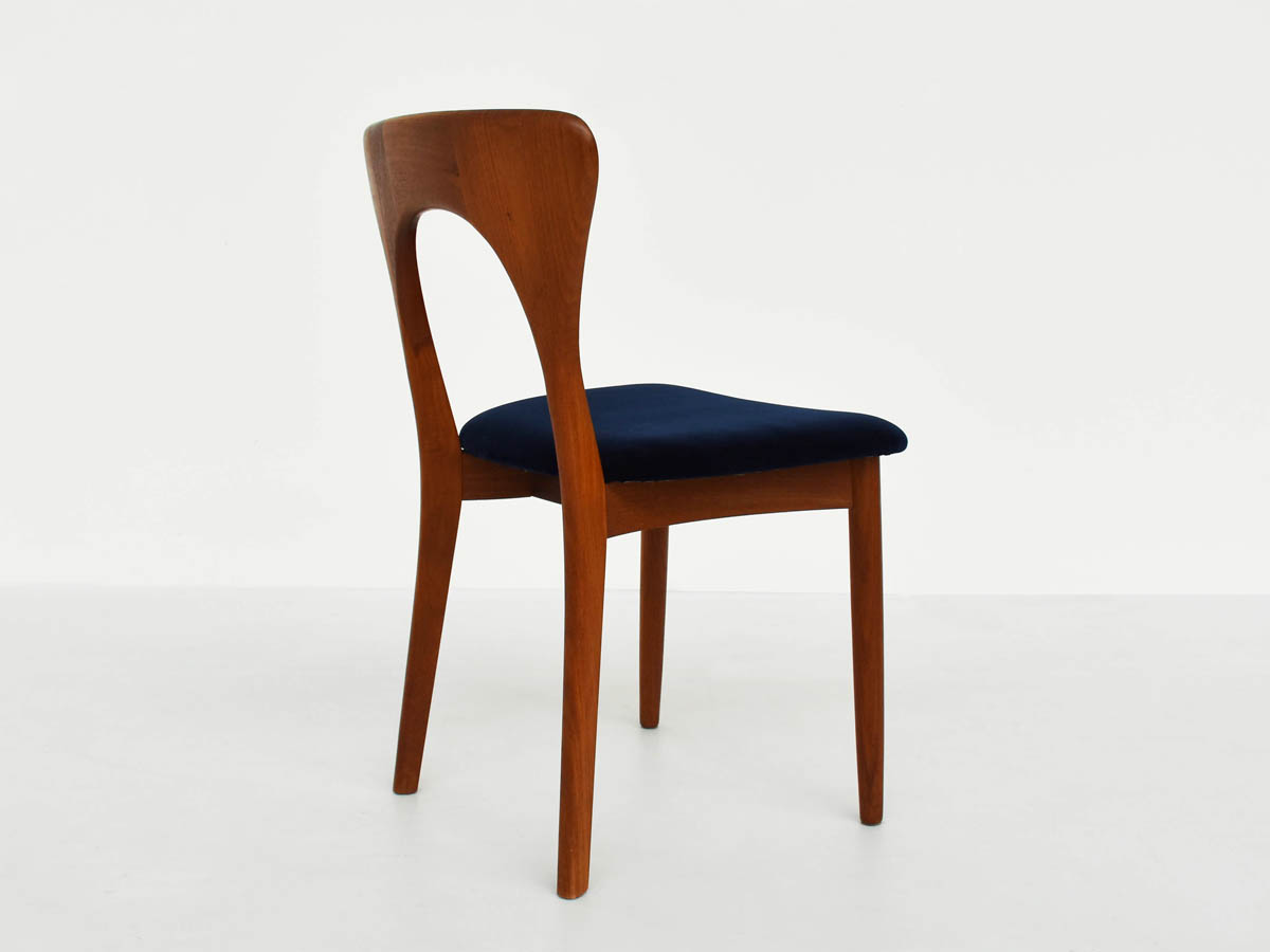 6 mod. Peter Chairs in Curved Teak and Midnight Blue Velvet