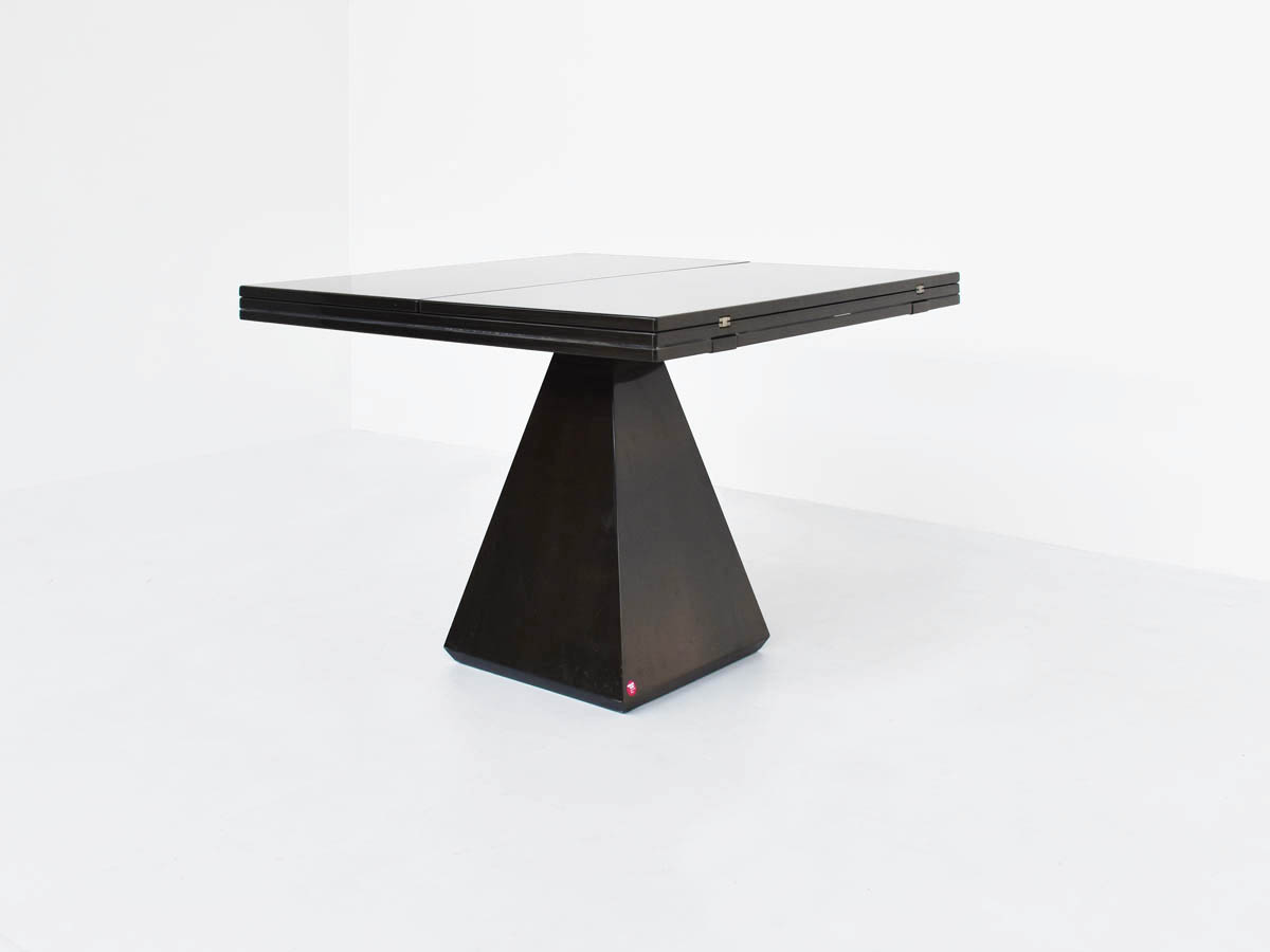 Extendable Table mod. Chelsea, Glossy Transparent Black Lacquered
