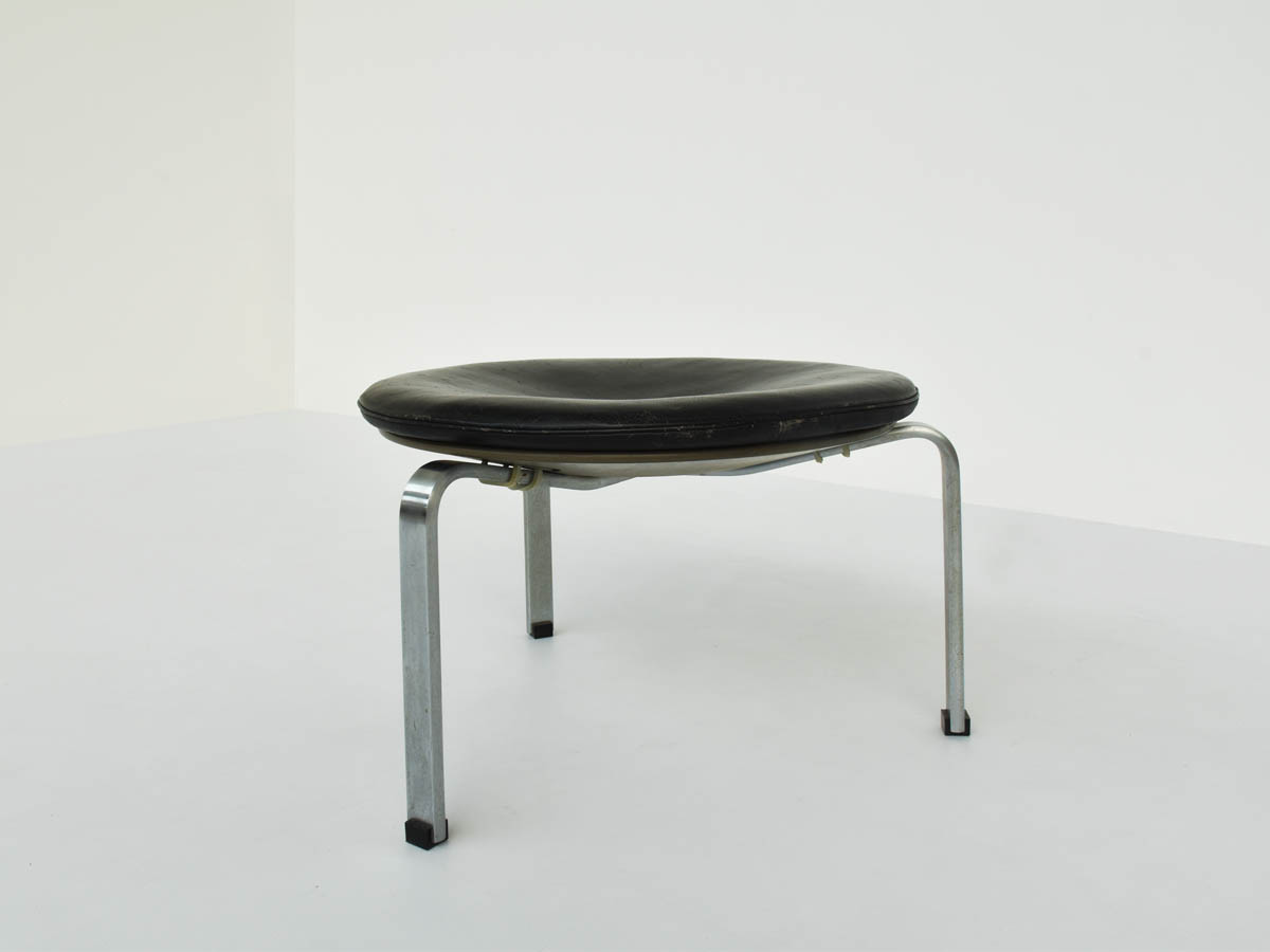 Tabouret en cuir patiné noir mod. PK33