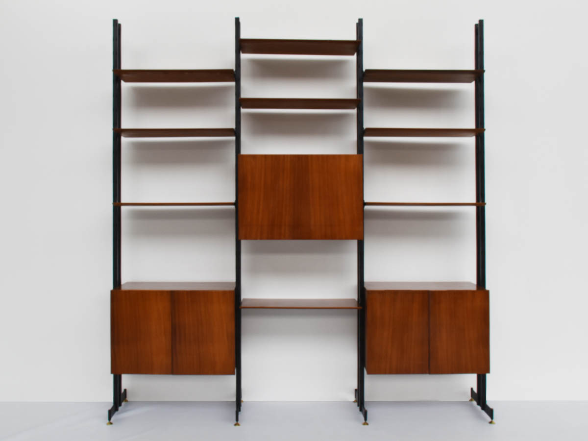 Libreria autoportante modulare di design italiano
