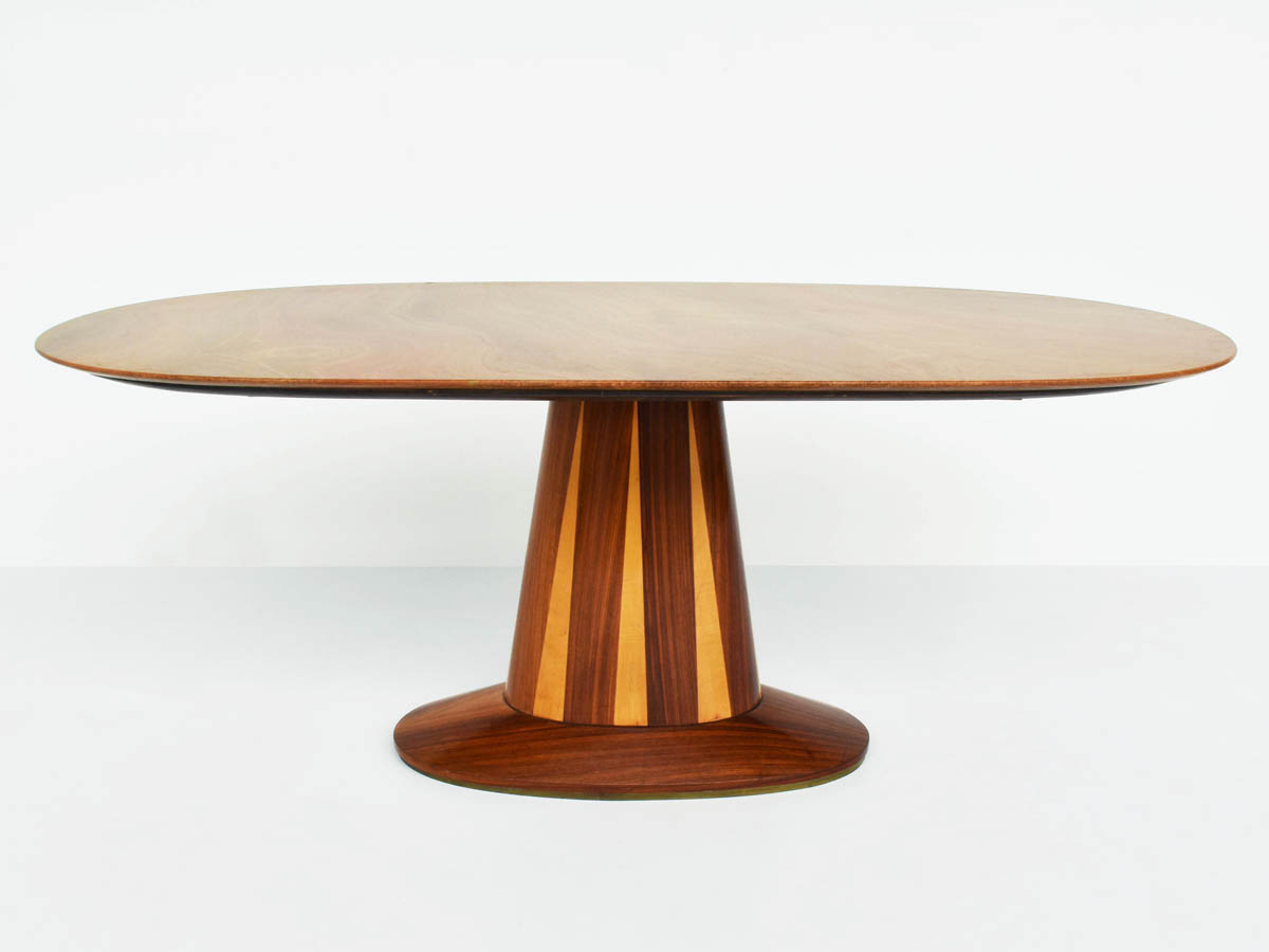 Außergewöhnlicher ovaler Esstisch mit Onyxplatte
