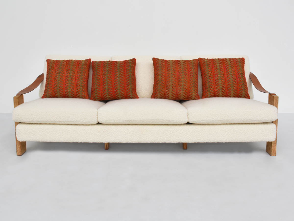 1968 French Design sofa in open-pore beech and leather