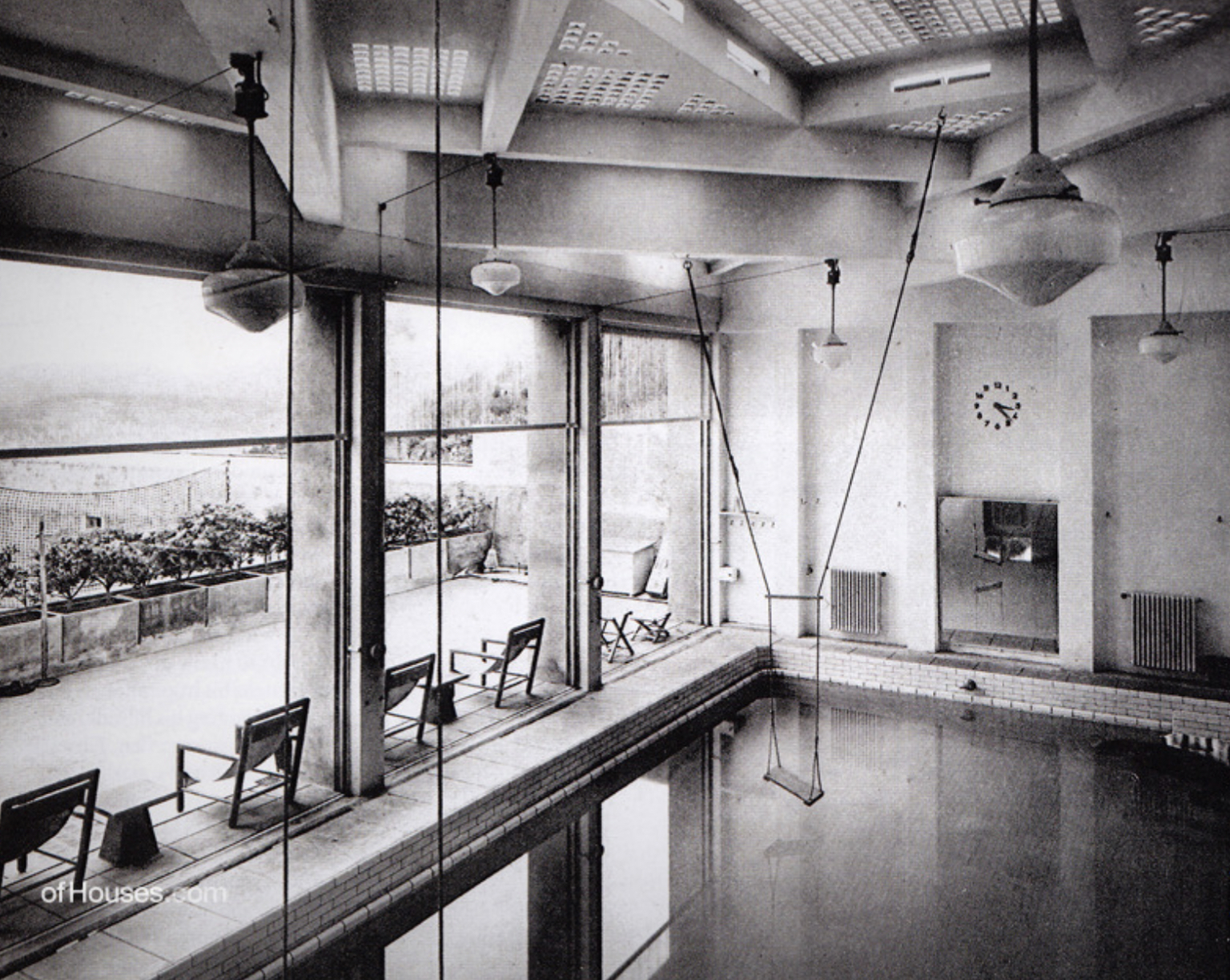 Suspension Bauhaus française, Villa Noailles