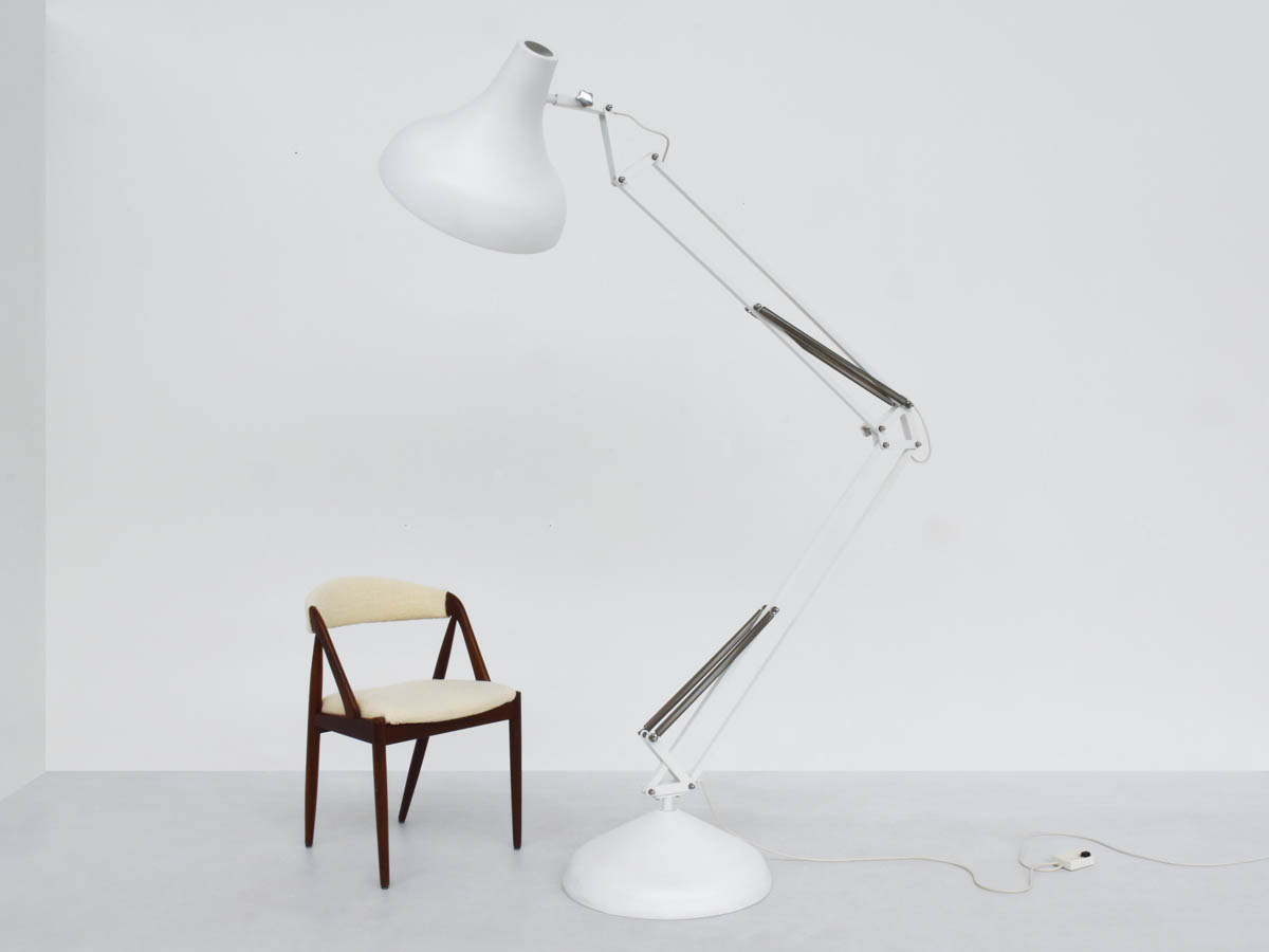 Oversize, fully articulated and adjustable floor lamp mod. MAX