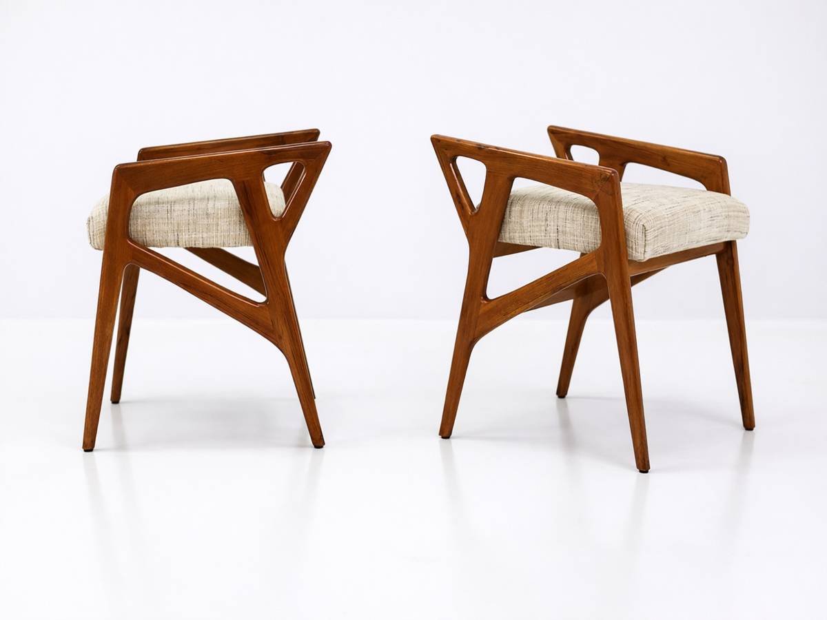 Paar Hocker Modell 687