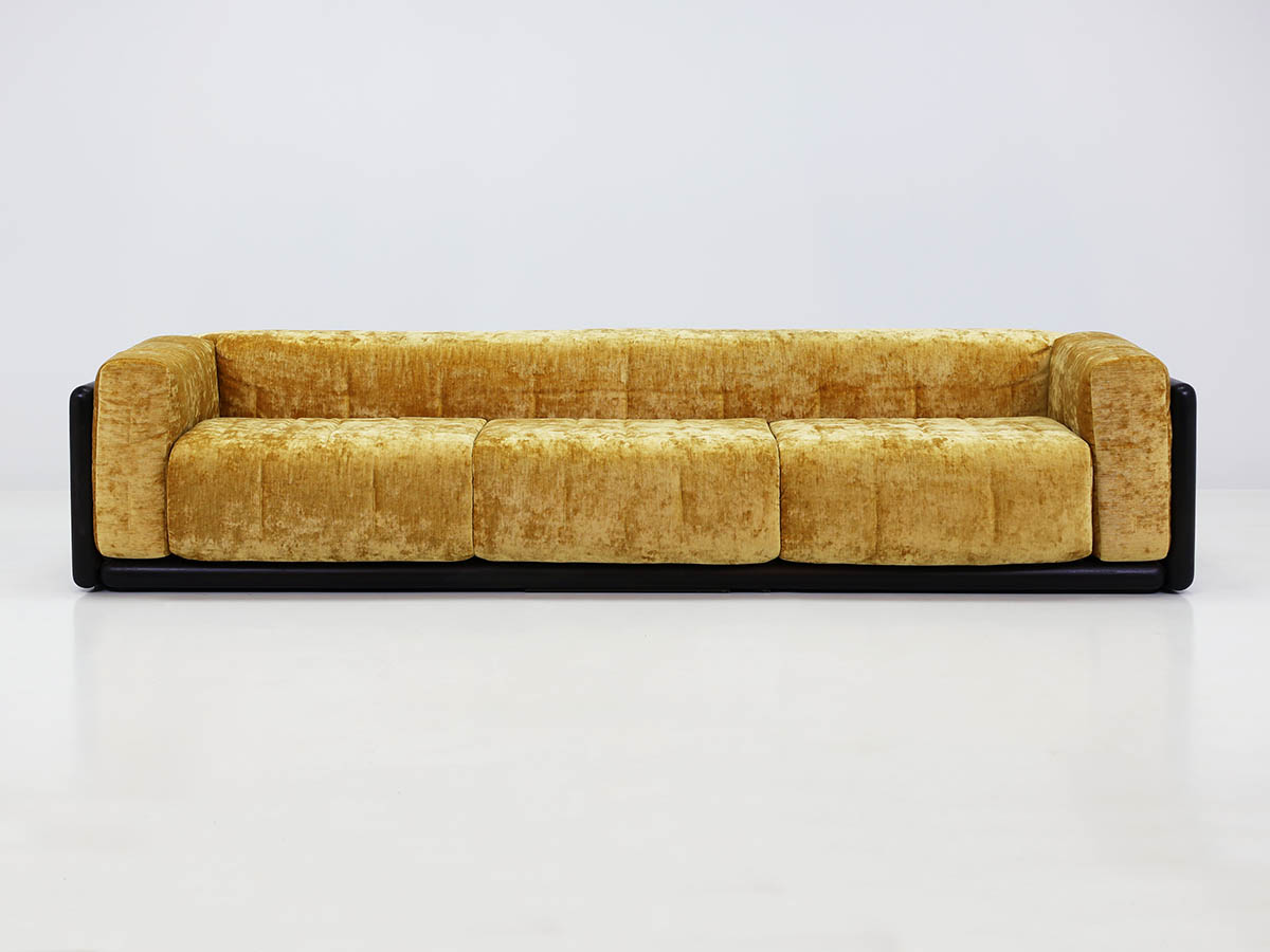 Large sofa model Cornaro in original Simon velvet