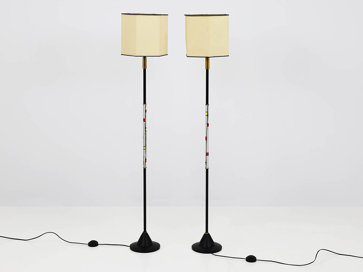 Item nr: 26004 - Enameled metal floor lamps with hexagonal lampshades Enameled metal floor lamps with hexagonal lampshades