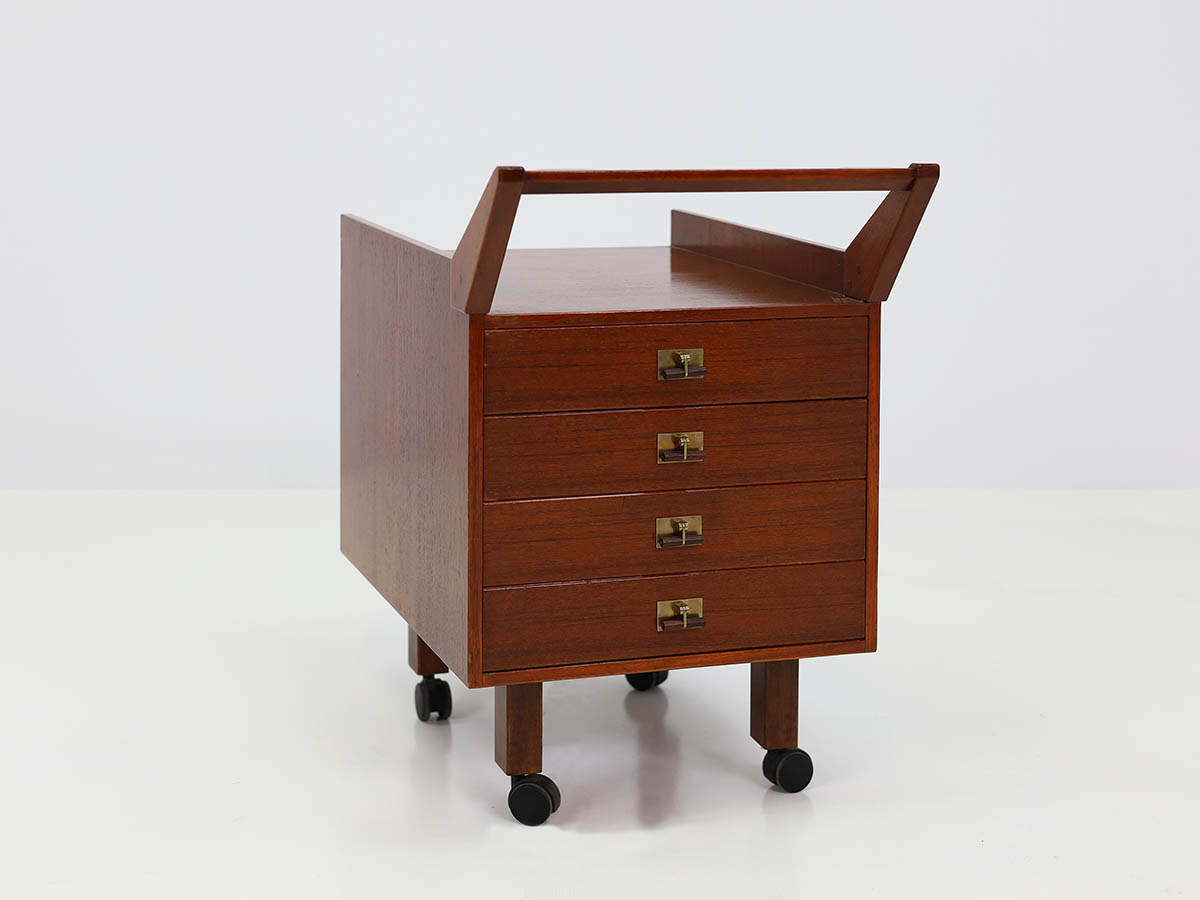 Kommode auf 4 Rollen, Modell CM24