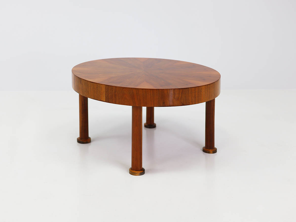 Item nr: 26048 - Italian Art Deco coffee table in polished walnut Italian Art Deco coffee table in polished walnut
