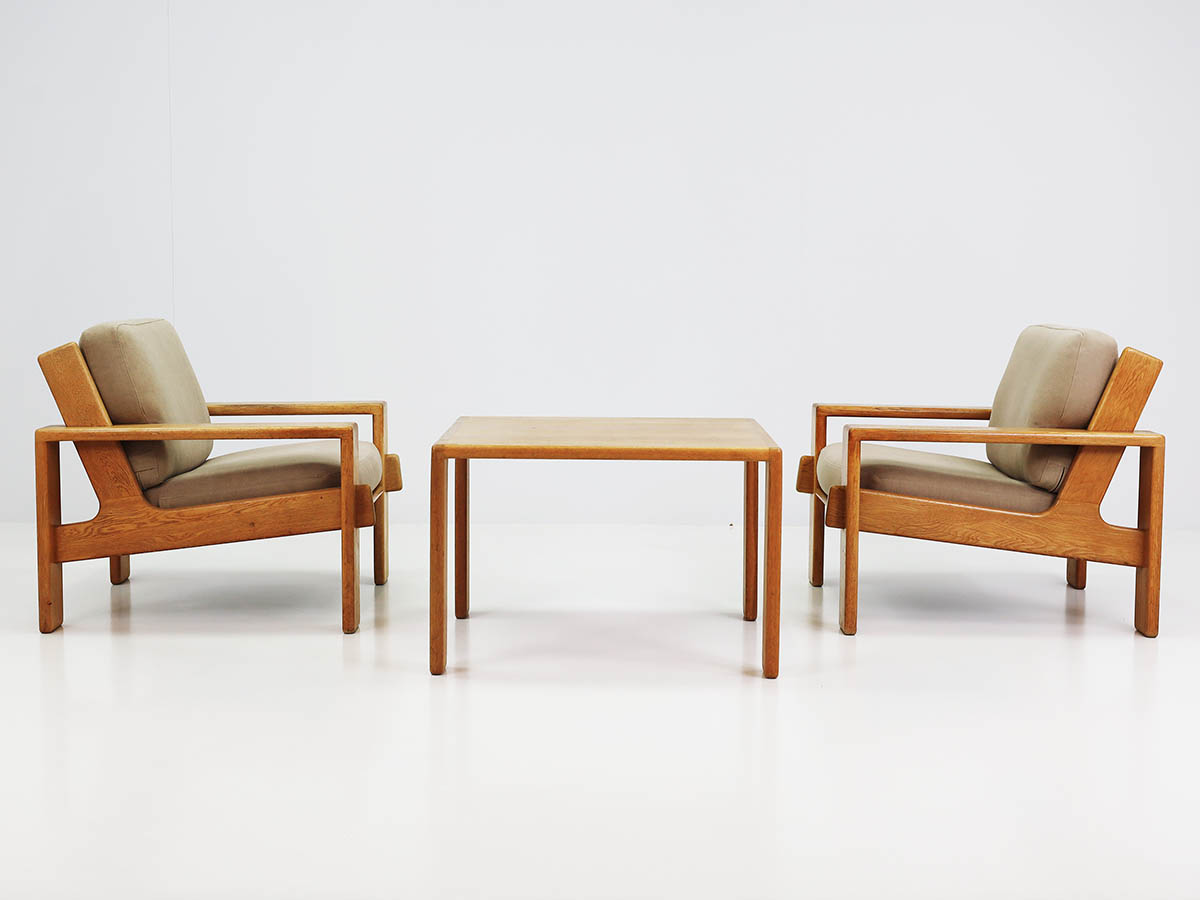 Armchairs and coffee table in massive oak model Bonanza