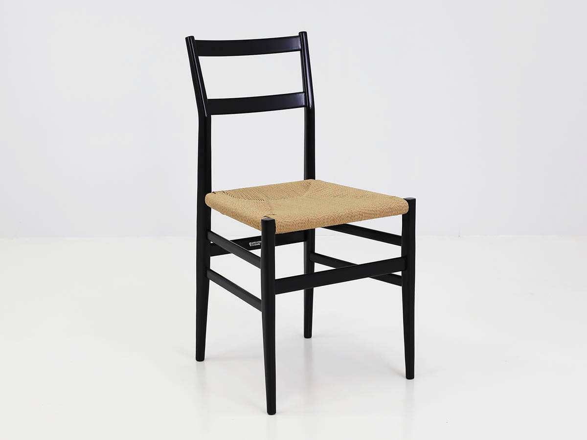 Stuhl, schwarz lackiert, mit geflochtener Sitzfläche aus Seil, Modell Leggera 646
